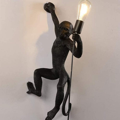Nowoczesna żywica kreatywna lampa ścienna Monkey, lampa stołowa, żyrandol, lampa podłogowa, odpowiednia do dekoracji wnętrz na poddaszu, sypialni, gabinetów, barów, sklepów itp. (czarna prosta lampa ścienna) bez żarówek
