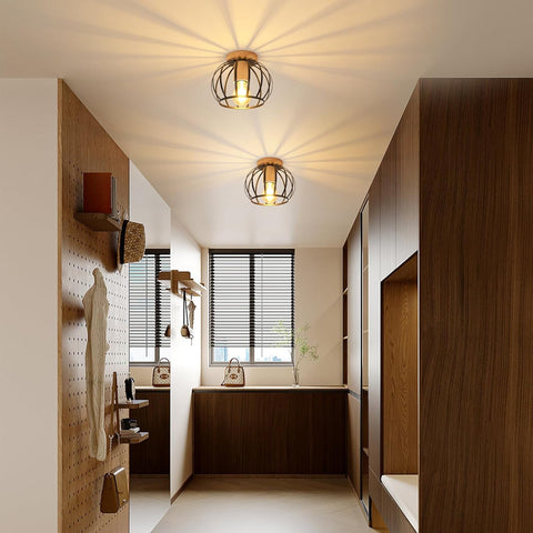 Lampa Sufitowa w Stylu Industrialnym – Drewno i Czarna Klatka E27