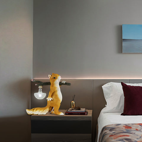 Lampa biurkowa, kreatywna lampka nocna LED z żywicy w kształcie wiewiórki zwierzęcej