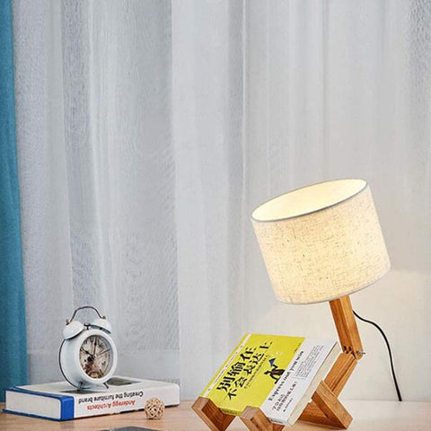 Kreatywna lampa stołowa LED z litego drewna Robot lampki nocne do sypialni gabinet do nauki europejski styl lampa do sypialni Hotel mała lampa stołowa W22cm * H44