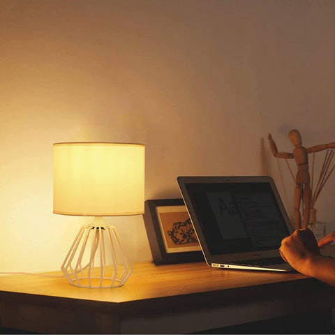 Lampka nocna, lampa stołowa z ażurową podstawą i białym abażurem z tkaniny, minimalistyczna lampa biurkowa do sypialni, salonu, biura (żarówka E27 nie jest dołączona)
