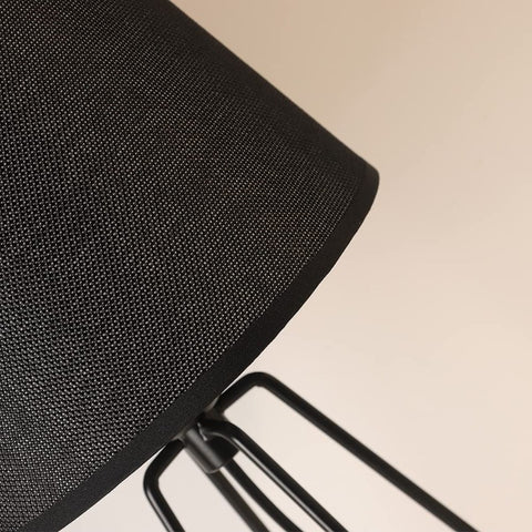 Lampka nocna, nowoczesna lampa stołowa na biurko z pustą metalową podstawą w kształcie koszyka, lampa stołowa z czarnego materiału do sypialni, salonu, biura